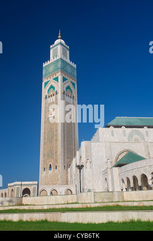 Minaret et l'extérieur de la Mosquée Hassan II, Casablanca, Maroc Banque D'Images