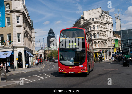 L'un des meilleurs itinéraires de bus pour les touristes de voir Londres est la route 11. Il passe par un certain nombre de sites célèbres sur son voyage. Banque D'Images