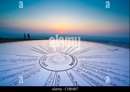 Coucher du soleil sur le sommet de la colline Wrekin Shropshire en Angleterre Banque D'Images