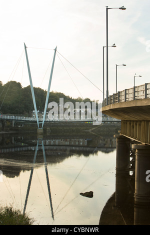 Vue sur le Millennium Bridge et le pont de Greyhound, Lancaster UK Banque D'Images