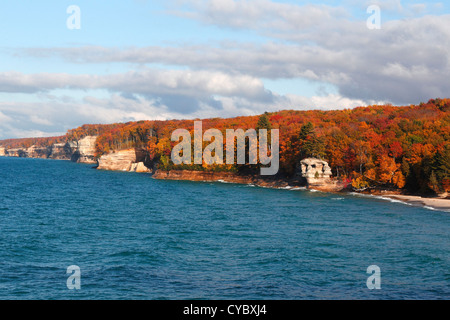 Chapelle Rock et Littoral de Pictured Rocks National Lakeshore, Michigan, USA Banque D'Images