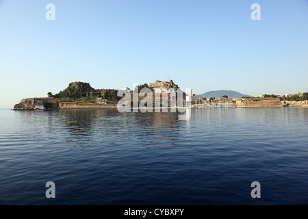 Le vieux fort de Corfou (Kerkyra) ville. Port et Port sur la côte ouest de l'île de Corfou dans la mer Egée. La Grèce. Banque D'Images