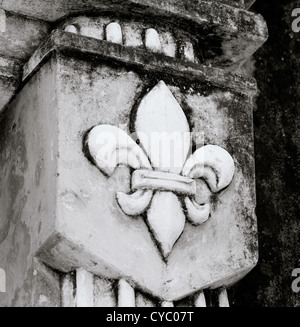 Fleur de lys à Hoi An au Vietnam en Extrême-Orient asie du sud-est. symbole symbolisme art signe distinctif de l'architecture coloniale française histoire Banque D'Images