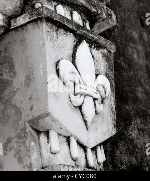 Fleur de lys à Hoi An au Vietnam en Extrême-Orient asie du sud-est. symbole symbolisme art signe distinctif de l'architecture coloniale française histoire Banque D'Images