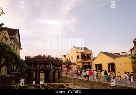 Le pont couvert japonais de hoi An au Vietnam en Extrême-Orient asie du sud-est. Lieu de l'histoire ancienne de la culture des gens moody évocateur de voyage wanderlust Banque D'Images