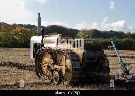 Le tracteur à chenilles 10 bristol de labour à concurrence de démonstration Banque D'Images