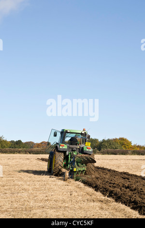 Tracteur John Deere de démonstration de labour Banque D'Images