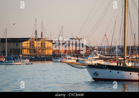 Chaque année la petite ville maritime de Port Townsend, Washington accueille un festival de bateaux en bois qui attire des centaines de vaisseaux historiques Banque D'Images