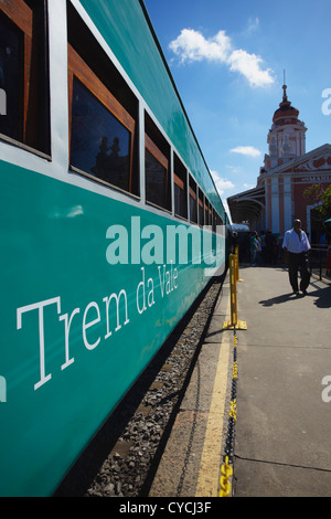 Train touristique historique à Mariana, Minas Gerais, Brésil Banque D'Images