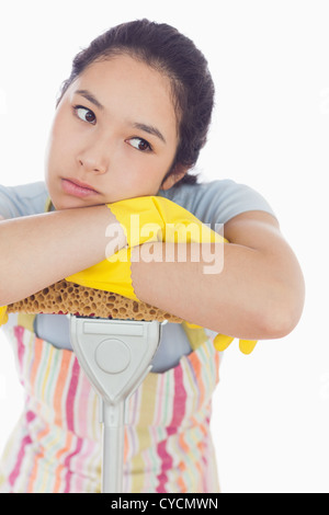 Fed up woman leaning on la RDP Banque D'Images