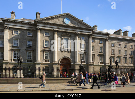 Regent House et porte avant pour l'Université de Trinity College de Dublin en College Green, Dublin, République d'Irlande, l'Eire Banque D'Images