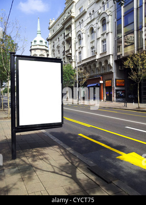 Blank billboard sur station d'autobus de ville Banque D'Images