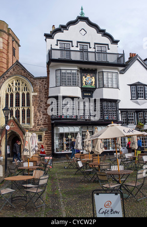 31 octobre 2012, près de la cathédrale d'Exeter, Devon, Angleterre. Mol's Coffee House à proximité de la cathédrale. Banque D'Images