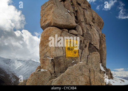 Sur la route de Leh, la capitale du Ladakh à La Vallée de Nubra sur le Khardung La pass, Ladakh, Inde Banque D'Images