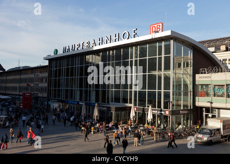 Vue de la gare principale de Cologne Allemagne entrée Banque D'Images