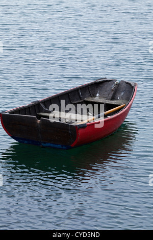 Barque flottant sur le Lough hyne lac marine West Cork Irlande Banque D'Images