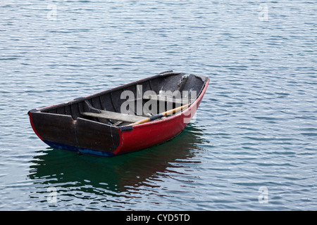 Barque flottant sur le Lough hyne lac marine West Cork Irlande Banque D'Images