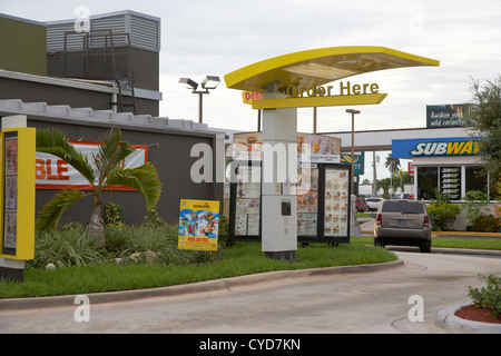 Fast food mcdonalds drive par Florida City usa Banque D'Images