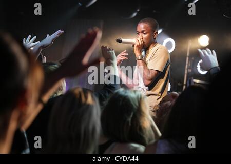 Tinchy Stryder sur scène d'effectuer un retour en concert à Londres sous le pont, lieu de Stamford Bridge, Fulham, UK. 1er novembre 2012. Banque D'Images