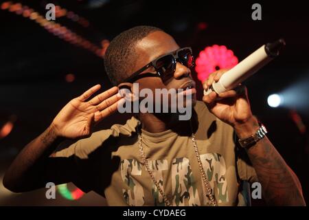 Tinchy Stryder sur scène d'effectuer un retour en concert à Londres sous le pont, lieu de Stamford Bridge, Fulham, UK. 1er novembre 2012. Banque D'Images