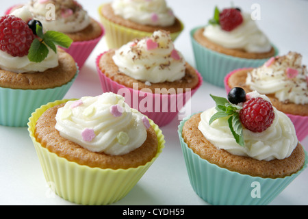 Muffins aux framboises crème manger nourriture Banque D'Images