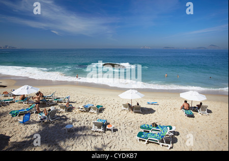 Plage en face de l'hôtel Sheraton, Ipanema, Rio de Janeiro, Brésil Banque D'Images