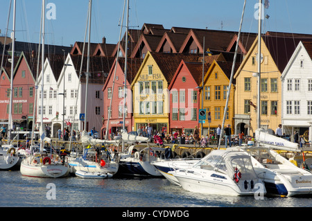 Vagen port / marina à Bryggen, vers Bergen, Hordaland, Norvège, UNESCO World Living Heritage site Banque D'Images