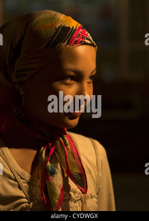 Jeune Jeune Fille ouïghoure, Hotan, la région autonome ouïghoure du Xinjiang, Chine Banque D'Images