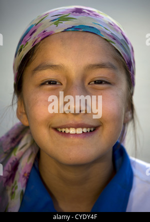 Jeune Jeune Fille ouïghoure, Yarkand, la région autonome ouïghoure du Xinjiang, Chine Banque D'Images