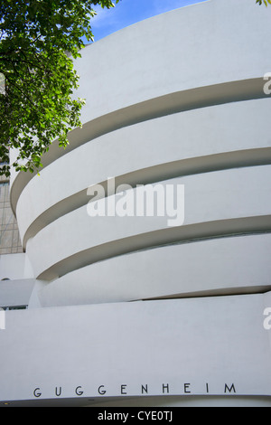 Vue extérieure du Musée Guggenheim, New York, USA Banque D'Images