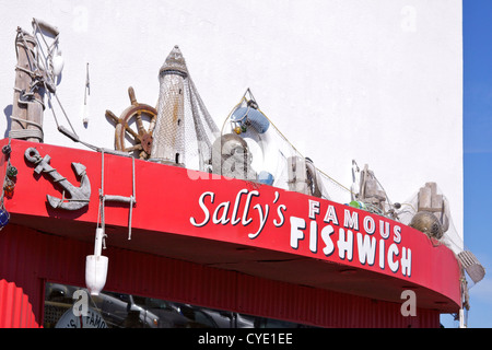 Façade de Sally's célèbre Fishwich sur Pier 43 sur Fisherman's Wharf, un célèbre café vente de poissons sandwichs Banque D'Images