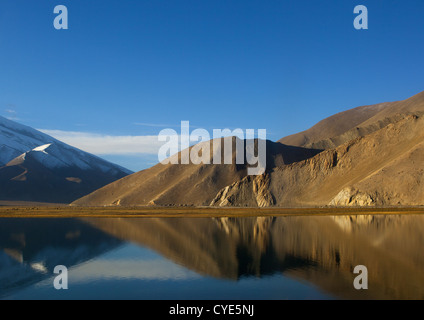 Le lac Karakul, la région autonome ouïghoure du Xinjiang, Chine Banque D'Images