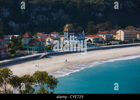 L'Espagne, région des Asturies, Asturies Province, Ribadesella, par location appartement Playa de Santa Marina Beach Banque D'Images