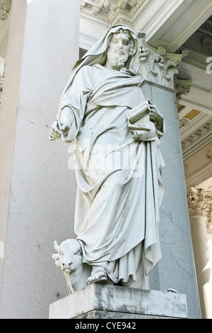 Statue de Saint Luc évangéliste Banque D'Images