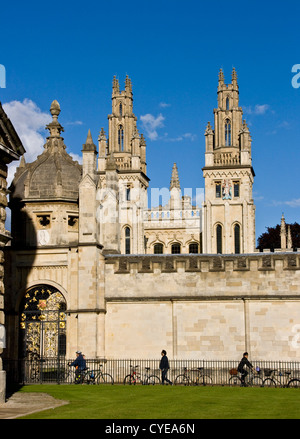 Tours de 1 e année inscrits All Souls College de Radcliffe Square Oxford Oxfordshire England Europe Banque D'Images