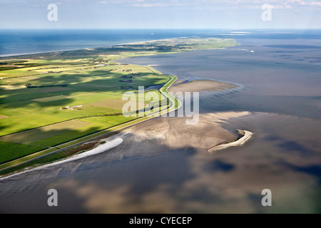 Les Pays-Bas, l'île d'Ameland, appartenant aux îles de la mer des Wadden. UNESCO World Heritage Site. Vue aérienne. Banque D'Images