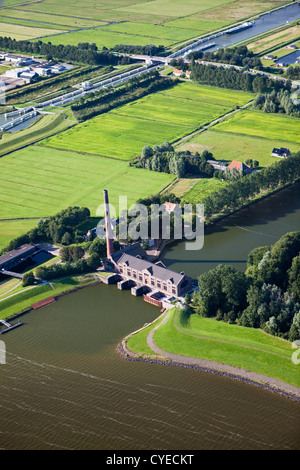 Les Pays-Bas, Lemmer, moteur de pompage à vapeur appelé l'Ir.D.F. Woudagemaal, UNESCO World Heritage Site. Vue aérienne. Banque D'Images