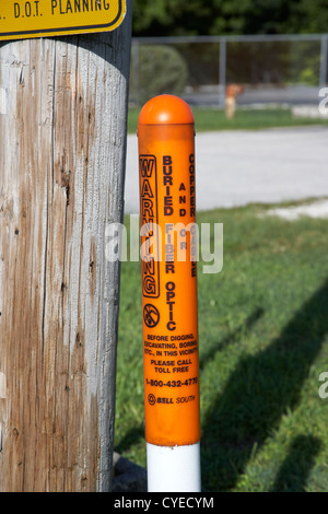 Câble fibre optique enterrée avertissement signe usa Banque D'Images