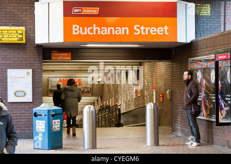 Entrée de métro Buchanan Street / métro station sur la rue Dundas, Glasgow. Banque D'Images