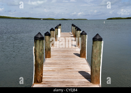 Petite jetée en bois vides à Islamorada florida keys usa Banque D'Images