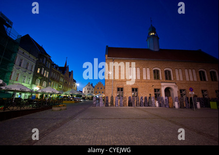 Olsztyn - précédemment Allenstein - dans le nord-est de la Pologne, de la vieille ville après le coucher du soleil. Banque D'Images