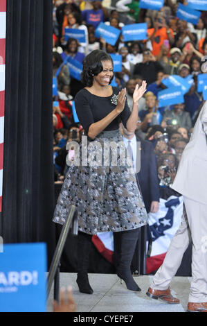 02 novembre 2012 - Ettrick, Virginie, États-Unis - La Première Dame Michelle Obama fait une campagne s'arrêtent à Daniels gymnase sur le campus de l'Université d'État de Virginie. (Crédit Image : © Tina Fultz/ZUMAPRESS.com) Banque D'Images