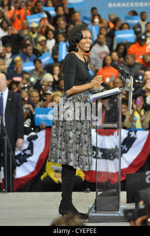 02 novembre 2012 - Ettrick, Virginie, États-Unis - La Première Dame Michelle Obama fait une campagne s'arrêtent à Daniels gymnase sur le campus de l'Université d'État de Virginie. (Crédit Image : © Tina Fultz/ZUMAPRESS.com) Banque D'Images