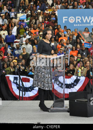 02 novembre 2012 - Ettrick, Virginie, États-Unis - La Première Dame Michelle Obama fait une campagne s'arrêtent à Daniels gymnase sur le campus de l'Université d'État de Virginie. (Crédit Image : © Tina Fultz/ZUMAPRESS.com) Banque D'Images