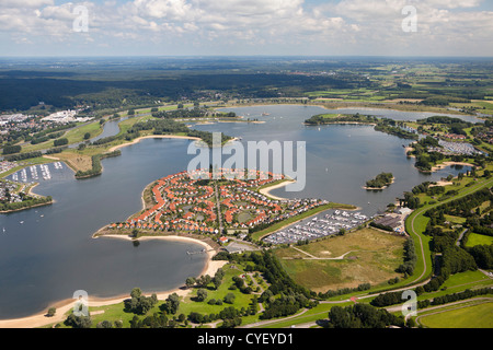 Aux Pays-Bas, la Senia. Bungalow luxueux parc appelé River Park, situé sur une péninsule dans un nouveau lac. Banque D'Images