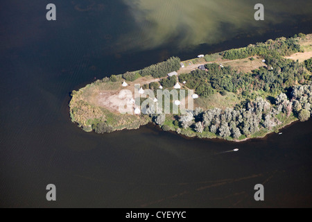 Tipis, tentes, tentes de forme conique et originaires d'Amérindiens, tentes mongoles ronde typique appelée Ger. Aerial Banque D'Images