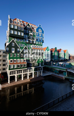 Les Pays-Bas, l'Inntel Zaandam, Hôtel. Arrière-plan de ville. Banque D'Images