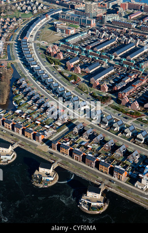 Les Pays-Bas, Amsterdam, aérienne, quartier appelé ville du soleil, Néerlandais : Stad van de Zon. Toutes les maisons avec des panneaux solaires. Banque D'Images