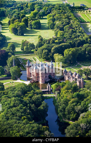 Vue aérienne du château de Haar. Les bâtiments actuels, à l'exception de la chapelle, date de 1892 et sont l'œuvre de Cuypers Banque D'Images