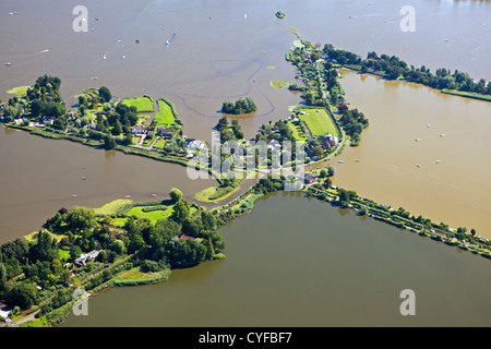 Les Pays-Bas, Gouda, appelés LACS Reeuwijkse Plassen. Vue aérienne. Banque D'Images